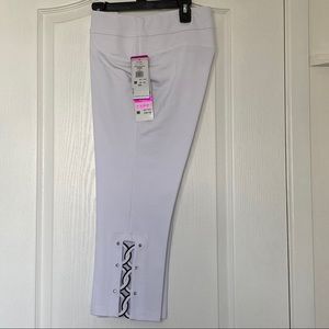Nygard NWT Capri, 4” slims, link and bling at hem